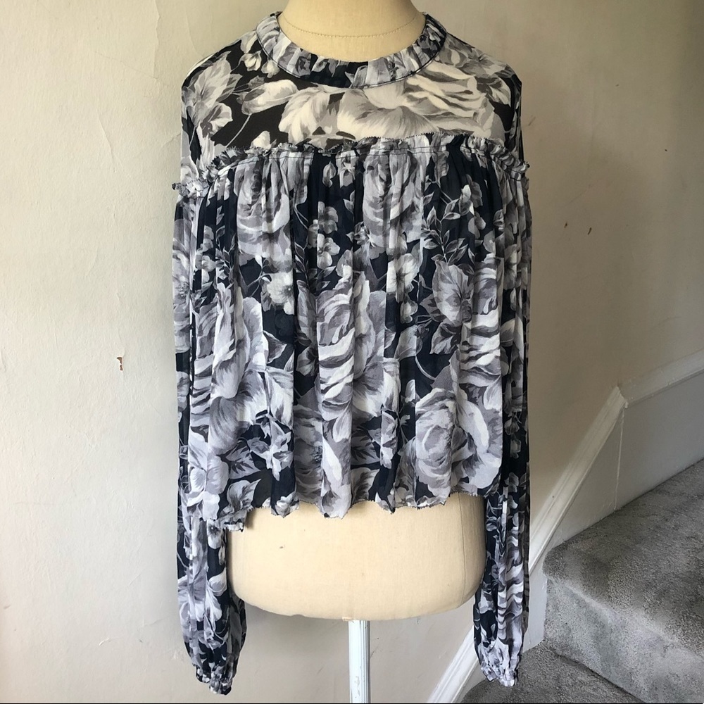 Intermix Gray Charlotte Silk Pleated Long Sleeve Floral Boxy Blouse Sz P/XS